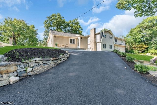 24 Northwestern Trl, Hopatcong Boro, NJ 07843