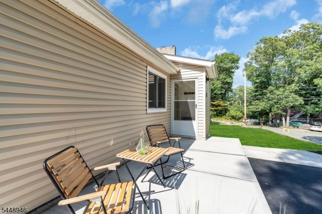24 Northwestern Trl, Hopatcong Boro, NJ 07843