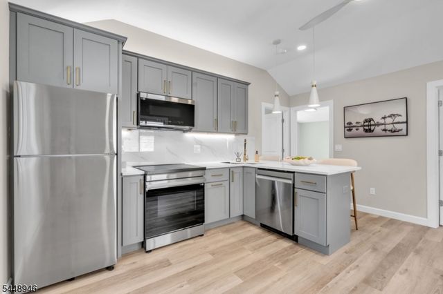 24 Northwestern Trl, Hopatcong Boro, NJ 07843