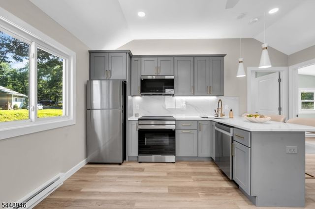 24 Northwestern Trl, Hopatcong Boro, NJ 07843