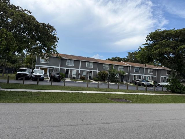 5508 Cannon Way C, West Palm Beach, FL 33415