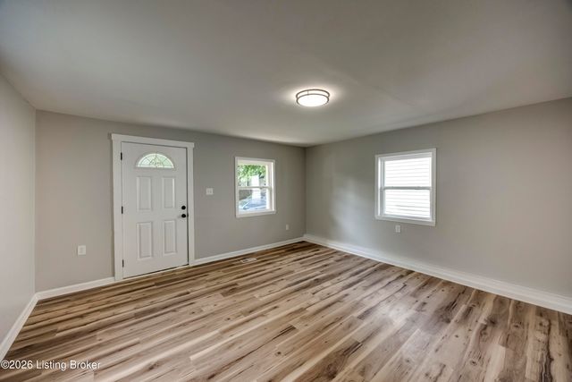 635 Lynn St, Louisville, KY 40217