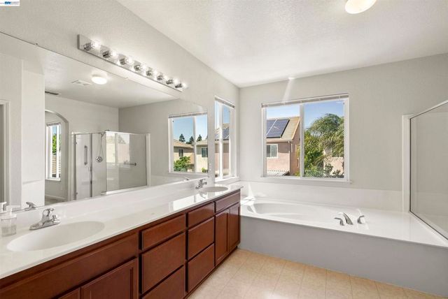 10433 Lone Star Way, Stockton, CA 95209
