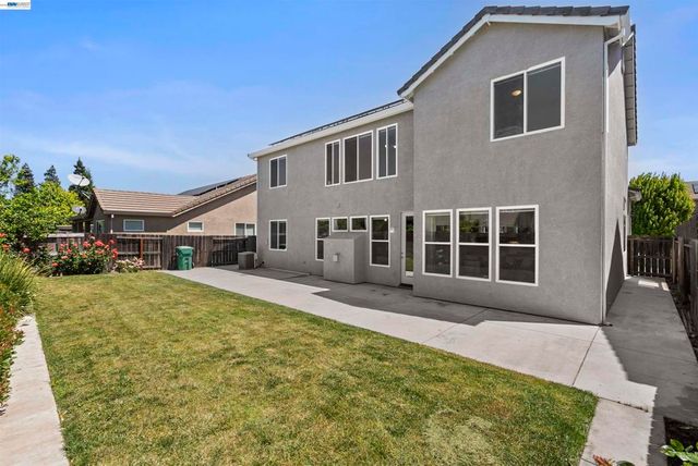 10433 Lone Star Way, Stockton, CA 95209