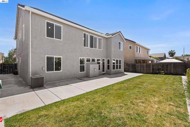 10433 Lone Star Way, Stockton, CA 95209