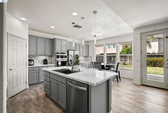 10433 Lone Star Way, Stockton, CA 95209