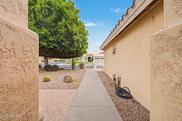 23702 S DESERT SANDS Drive, Sun Lakes, AZ 85248