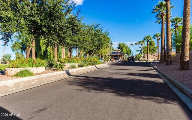 23702 S DESERT SANDS Drive, Sun Lakes, AZ 85248