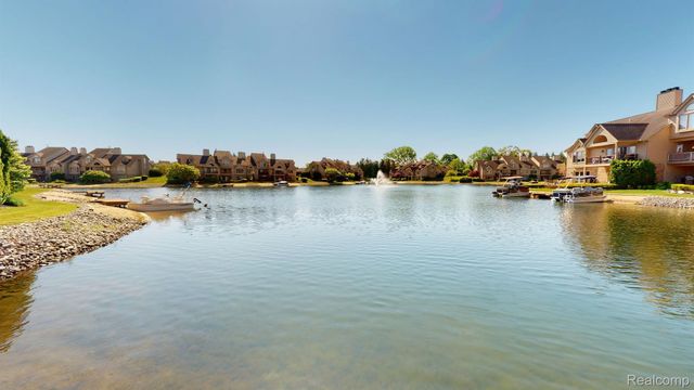 18182 W Blue Heron Dr N 91, Northville Twp, MI 48168