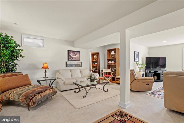 2504 WASHINGTON BLVD, Arlington, VA 22201