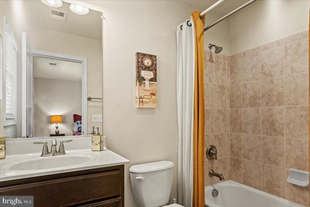 2504 WASHINGTON BLVD, Arlington, VA 22201