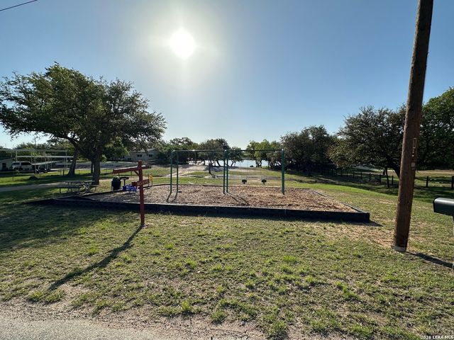 130 E WILLOW DR, Granite Shoals, TX 78654