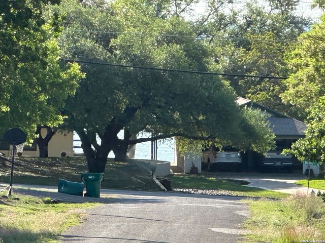 130 E WILLOW DR, Granite Shoals, TX 78654