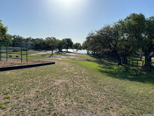 130 E WILLOW DR, Granite Shoals, TX 78654
