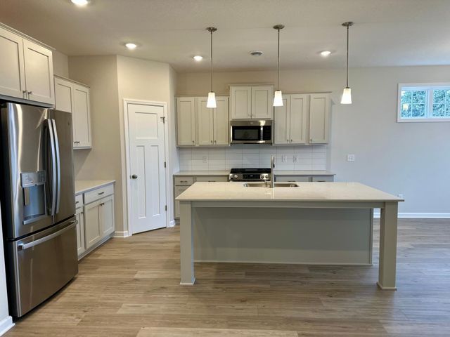 20050 Glarus Lane, Lakeville, MN 55044