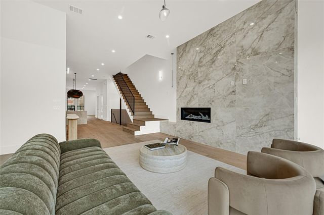 6405 Rodrigo Street B, Houston, TX 77007