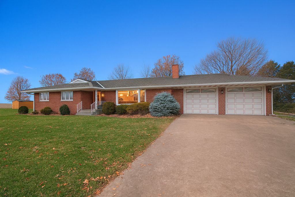 1245 Il Rt 26, Dixon, IL 61021