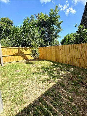 7322 Laredo Street, Houston, TX 77020