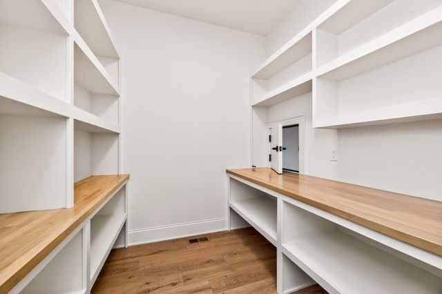 550 Harvest Road, Pella, IA 50219