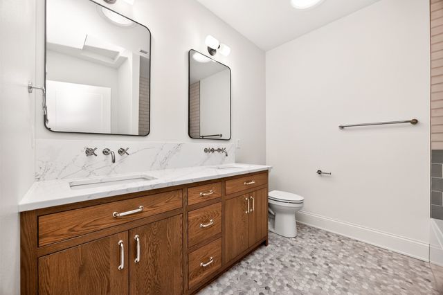 550 Harvest Road, Pella, IA 50219