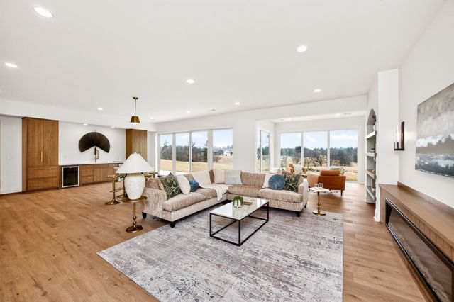 550 Harvest Road, Pella, IA 50219