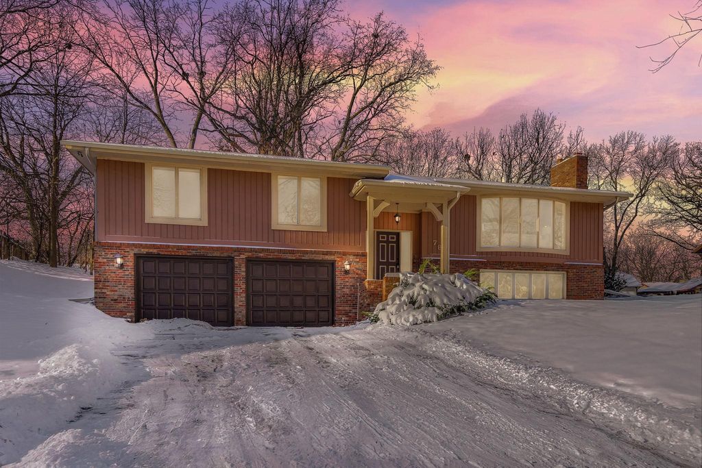 786 Torchwood Court, New Brighton, MN 55112