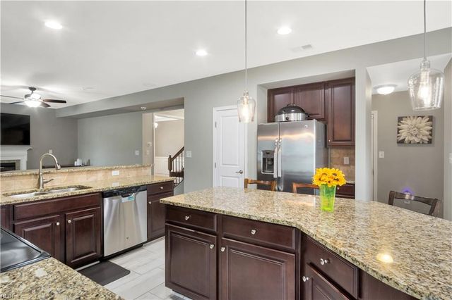 525 Loggerhead DR, Newport News, VA 23601