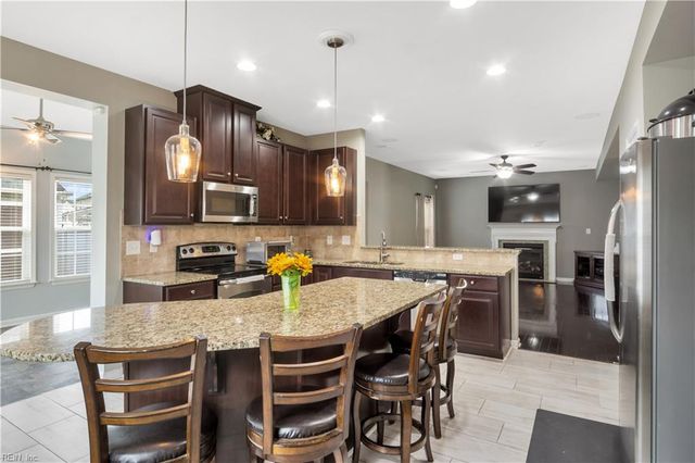 525 Loggerhead DR, Newport News, VA 23601