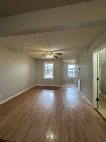 825 Decoy Ct, Oak Grove, KY 42262