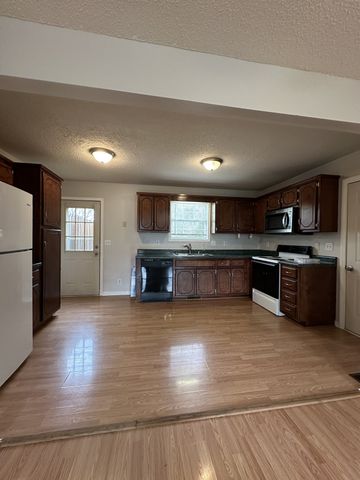 825 Decoy Ct, Oak Grove, KY 42262