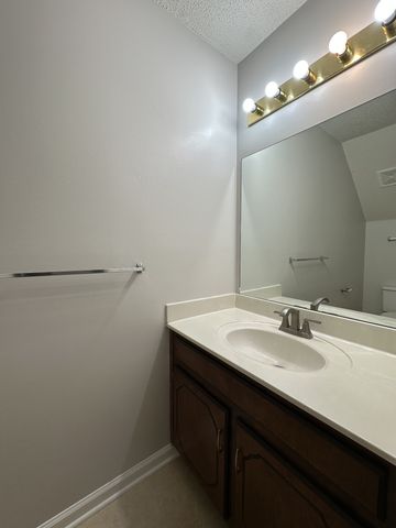 825 Decoy Ct, Oak Grove, KY 42262