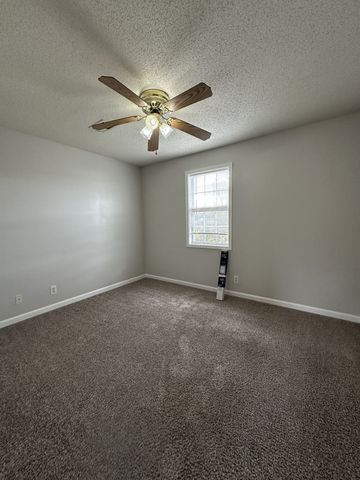 825 Decoy Ct, Oak Grove, KY 42262