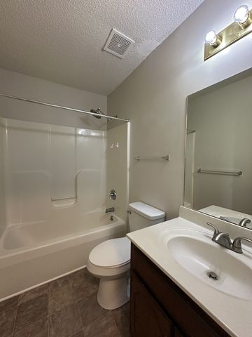 825 Decoy Ct, Oak Grove, KY 42262