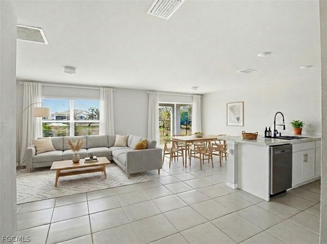 4214 NE 20th CT, Cape Coral, FL 33909