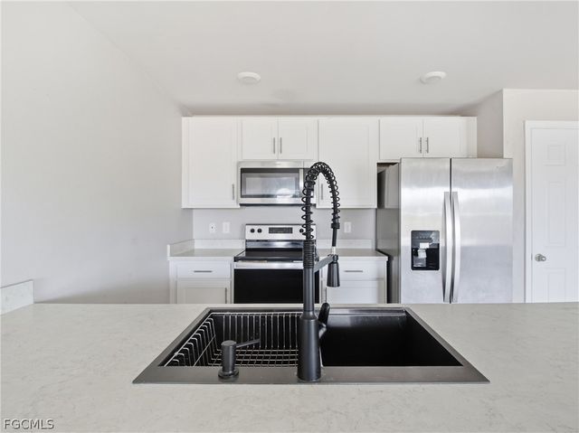 4214 NE 20th CT, Cape Coral, FL 33909