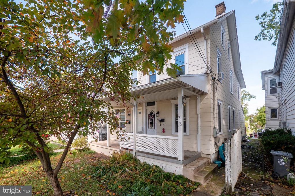 715-WEST BROAD ST, QUAKERTOWN, PA 18951 — exterior