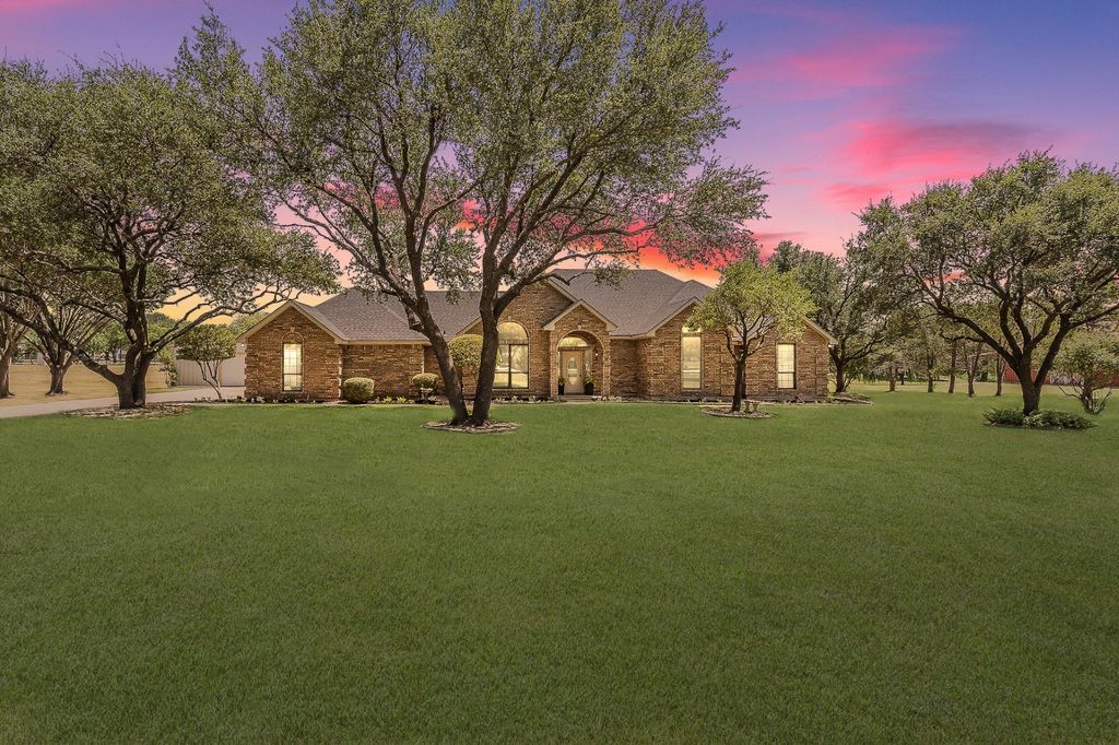 2305 Floyd Hampton Road, Crowley, TX 76036