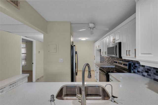 7 Royal Palm Way, Boca Raton, FL 33432