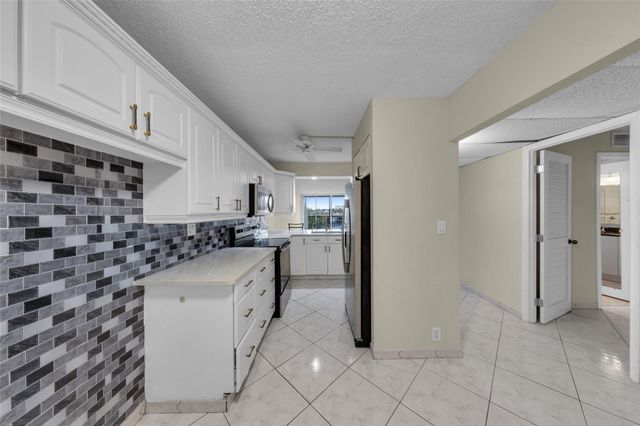 7 Royal Palm Way, Boca Raton, FL 33432