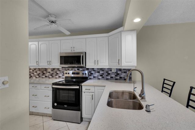 7 Royal Palm Way, Boca Raton, FL 33432