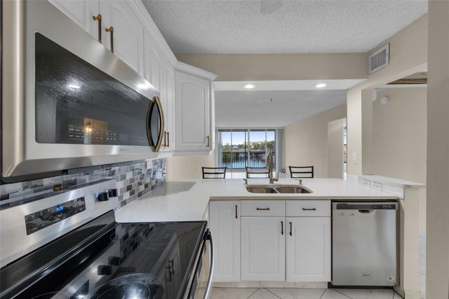 7 Royal Palm Way, Boca Raton, FL 33432
