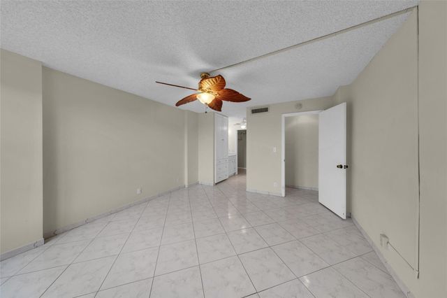 7 Royal Palm Way, Boca Raton, FL 33432