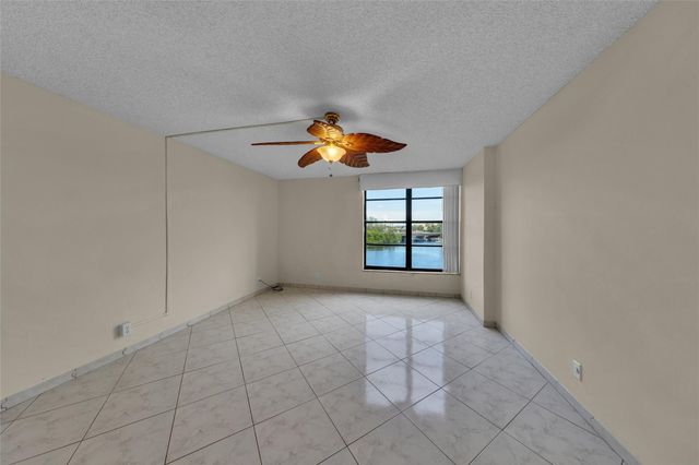7 Royal Palm Way, Boca Raton, FL 33432