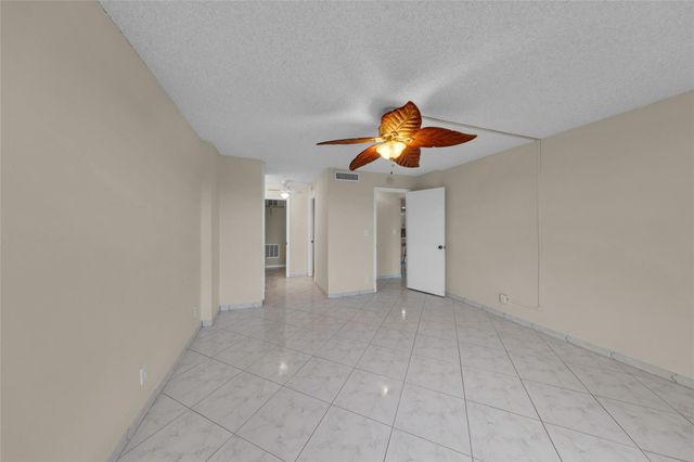 7 Royal Palm Way, Boca Raton, FL 33432