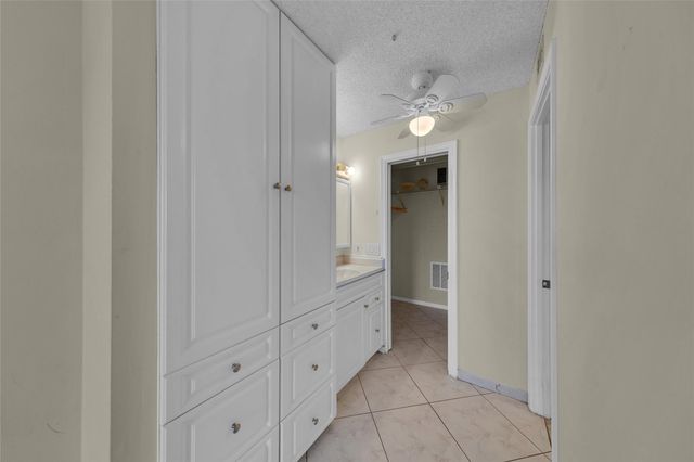 7 Royal Palm Way, Boca Raton, FL 33432