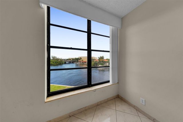7 Royal Palm Way, Boca Raton, FL 33432