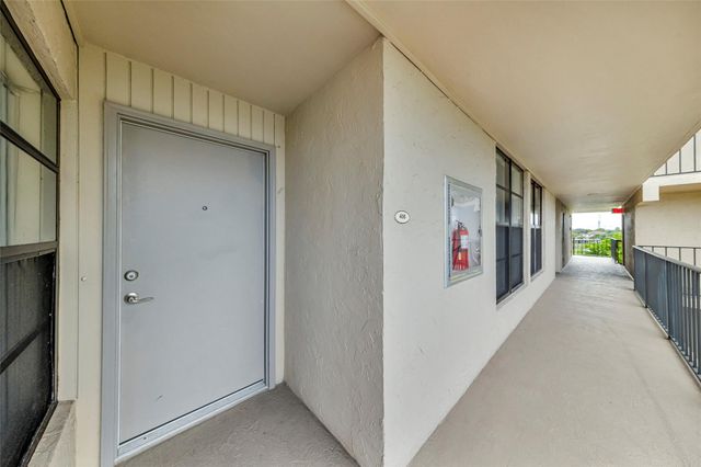 7 Royal Palm Way, Boca Raton, FL 33432