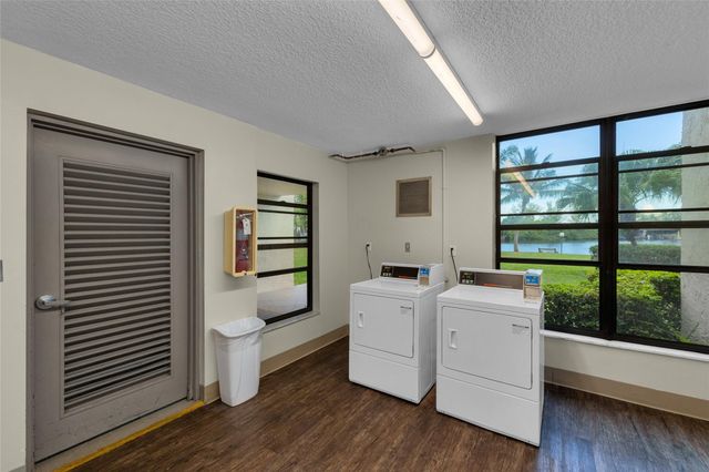 7 Royal Palm Way, Boca Raton, FL 33432