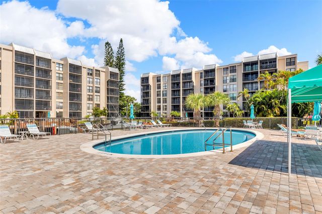7 Royal Palm Way, Boca Raton, FL 33432