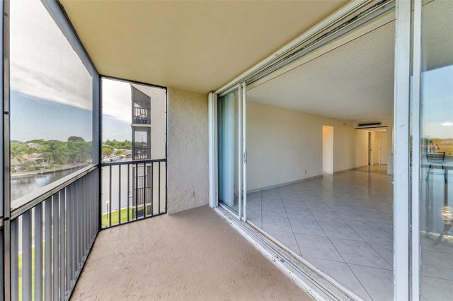 7 Royal Palm Way, Boca Raton, FL 33432